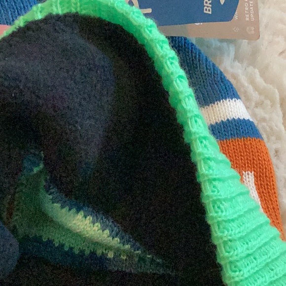 NWT Brooks Heritage Pom Beanie - Picture 4 of 4